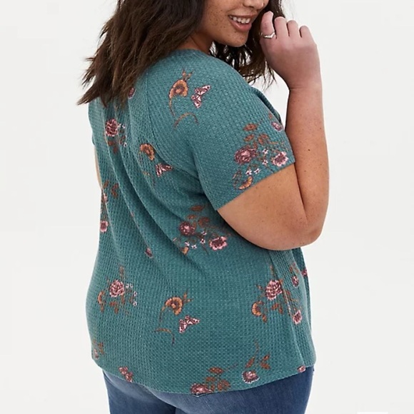 TORRID CREW TEE - WAFFLE-KNIT FLORAL PINE GREEN - Picture 6 of 8